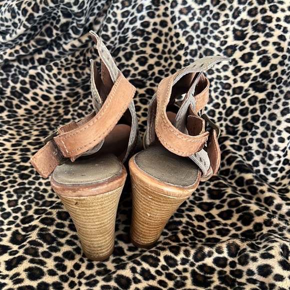 Very nice heels barely worn - Picture 3 of 4